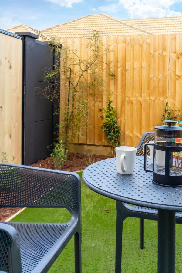 1 Bedroom 1 Bath, Executive Escape, Northlands Mall Christchurch Bagian luar foto